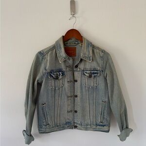 Levi’s Denim Trucker Jacket — Women’s Size Medium